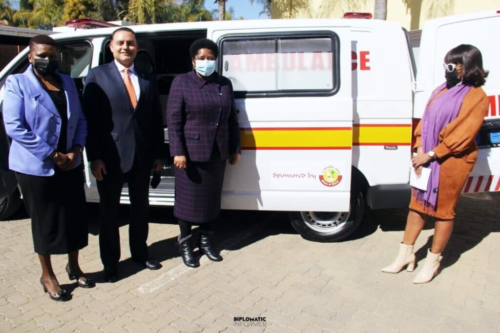 THE EMBASSY OF THE STATE OF QATAR IN PRETORIA DONATES AN AMBULANCE & MEDICAL EQUIPMENT TO QUNU CLINIC IN EASTERN CAPE