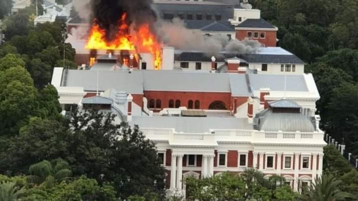 SOUTH AFRICA'S PARLIAMENT BUILDING IN CAPE TOWN ON FIRE