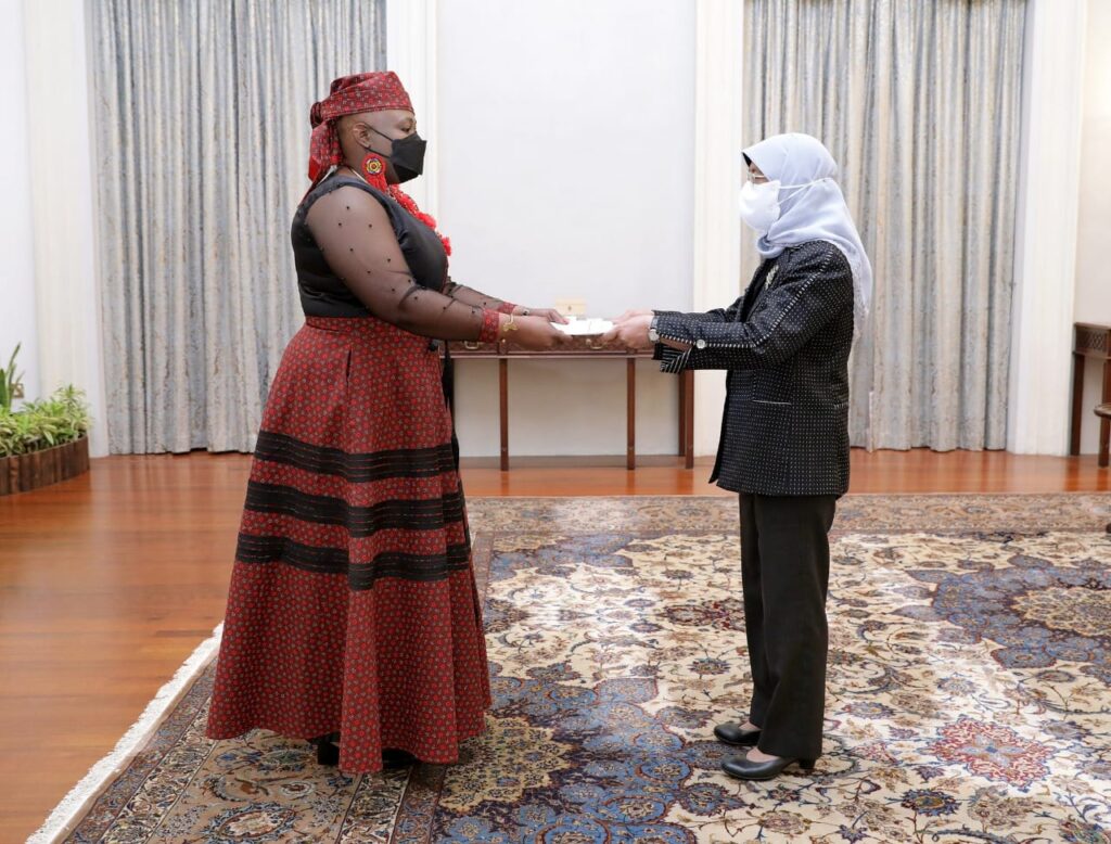 High Commissioner of the Republic of South Africa, Her Excellency Madiepetsane Charlotte Lobe presented her credentials to President Halimah Yacob of Singapore